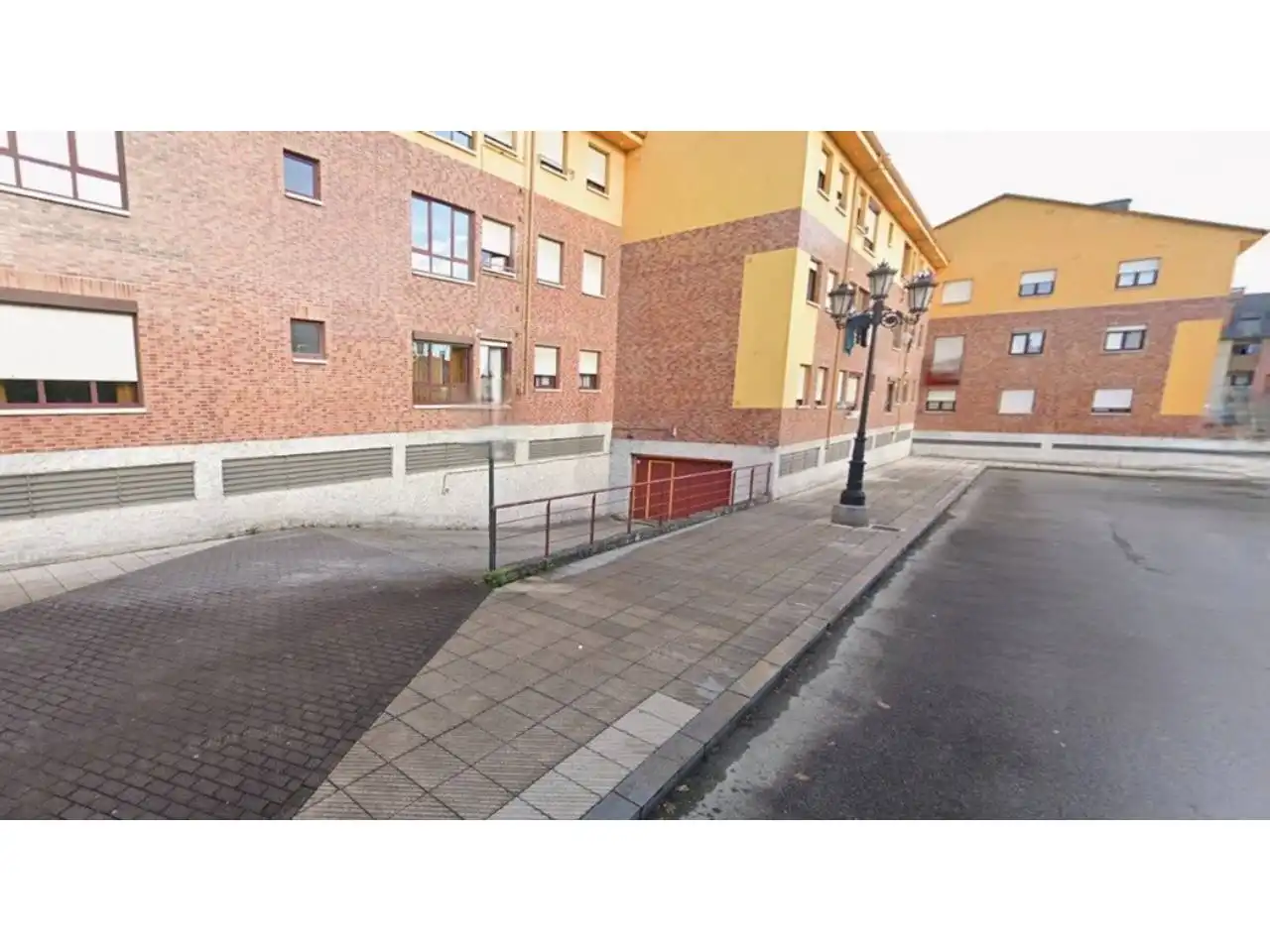 Vista exterior de Garatge en venda en Oviedo 