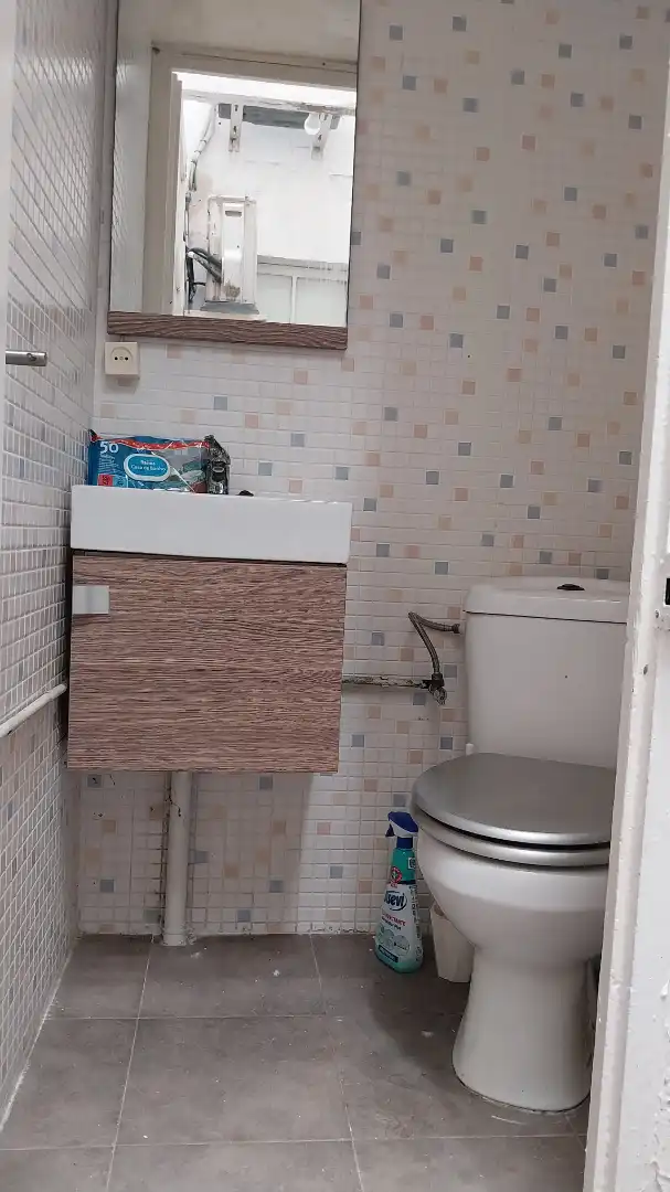 Badezimmer von Geschaftsraum zur Miete in Barcelona mit Klimaanlage und Heizung