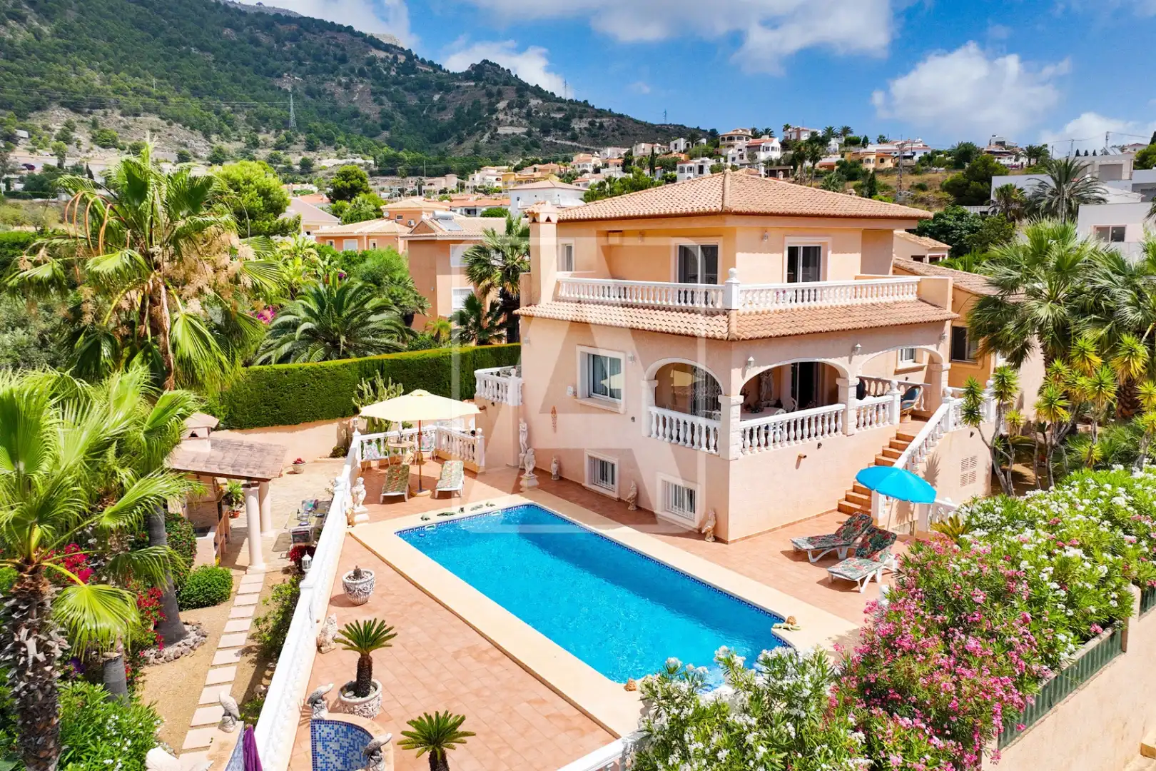 Vista exterior de Casa o xalet en venda en Calpe / Calp amb Aire condicionat, Calefacció i Jardí privat