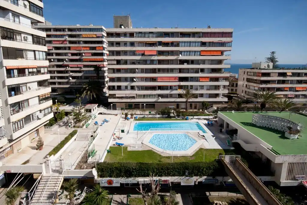 Piscina de Apartamento en venta en Torremolinos con Aire acondicionado, Calefacción y Piscina