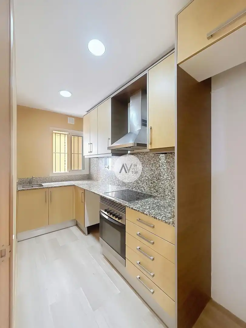Kitchen of Ground floor for sale in Cornellà de Llobregat  with Air Conditioner, Heating and Terrace