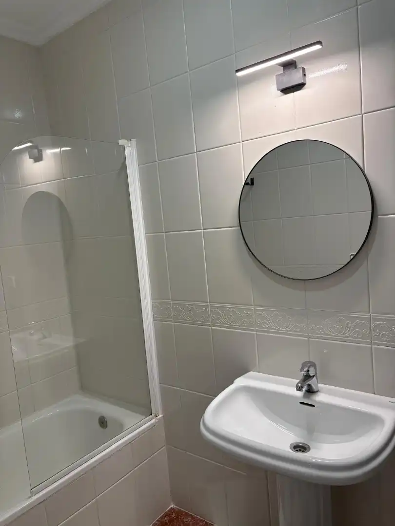 Badezimmer von Wohnung zur Miete in Badajoz mit Klimaanlage, Heizung und Möbliert