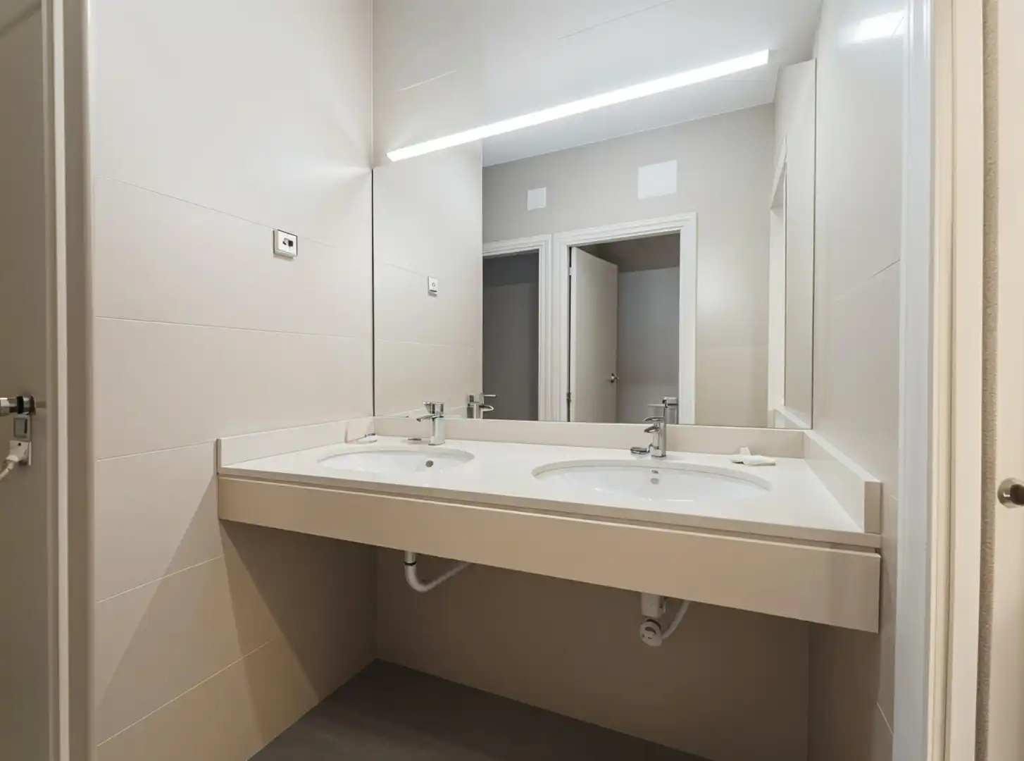 Baño de Nave industrial en venta en Madrid