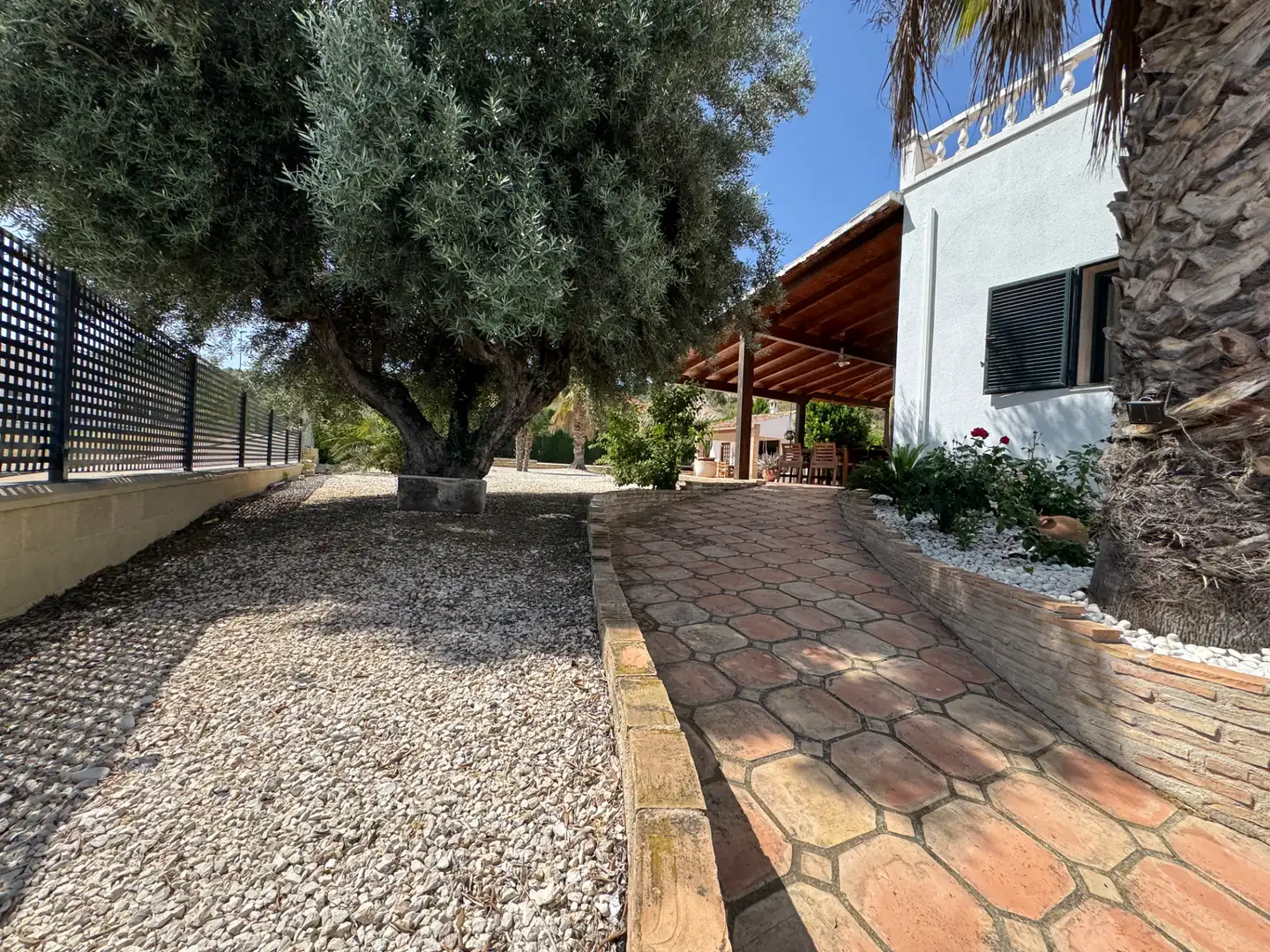 Chalet con terraza en venta en Calle Urba Coto Riñales 119, imagen 53