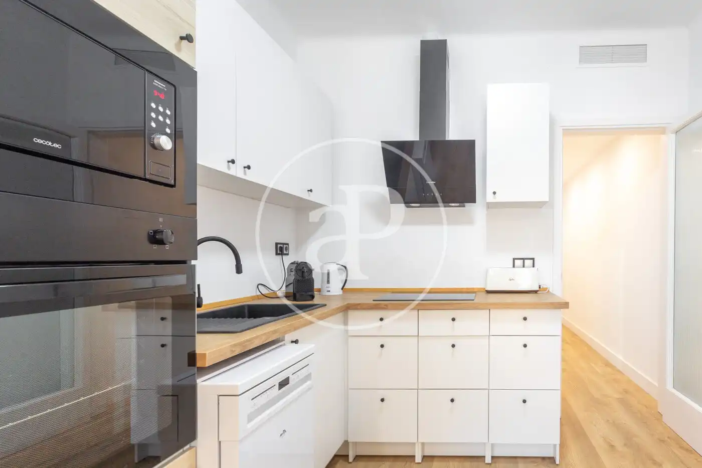 Flat for rent in Carrer de la Marina, Fort Pienc