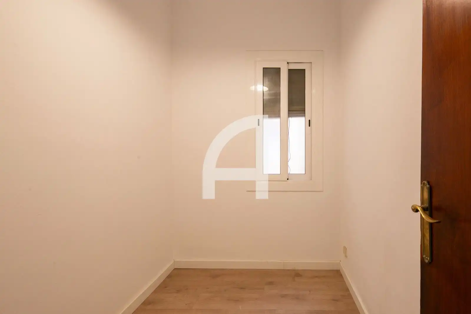 Flat for sale in Barcelona  with Parquet flooring