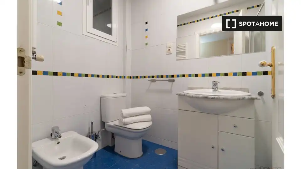 Baño de Piso de alquiler en Madrid con Aire acondicionado, Calefacción y Amueblado
