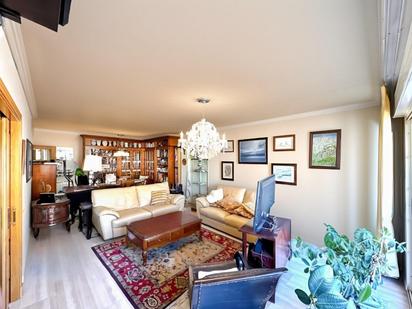 Sala d'estar de Pis en venda en  Madrid Capital amb Calefacció, Jardí privat i Terrassa