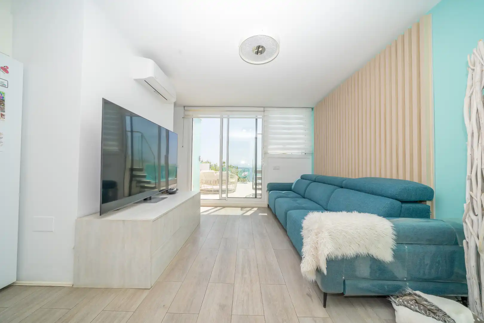 Wohnzimmer von Dachboden zum Verkauf in Calella mit Klimaanlage, Terrasse und Schwimmbad