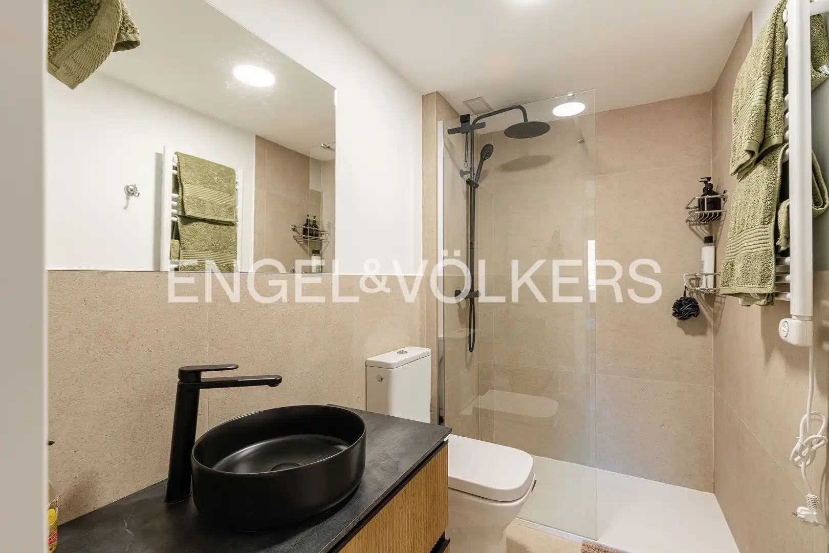 Badezimmer von Wohnung zur Miete in Madrid mit Klimaanlage, Heizung und Schwimmbad