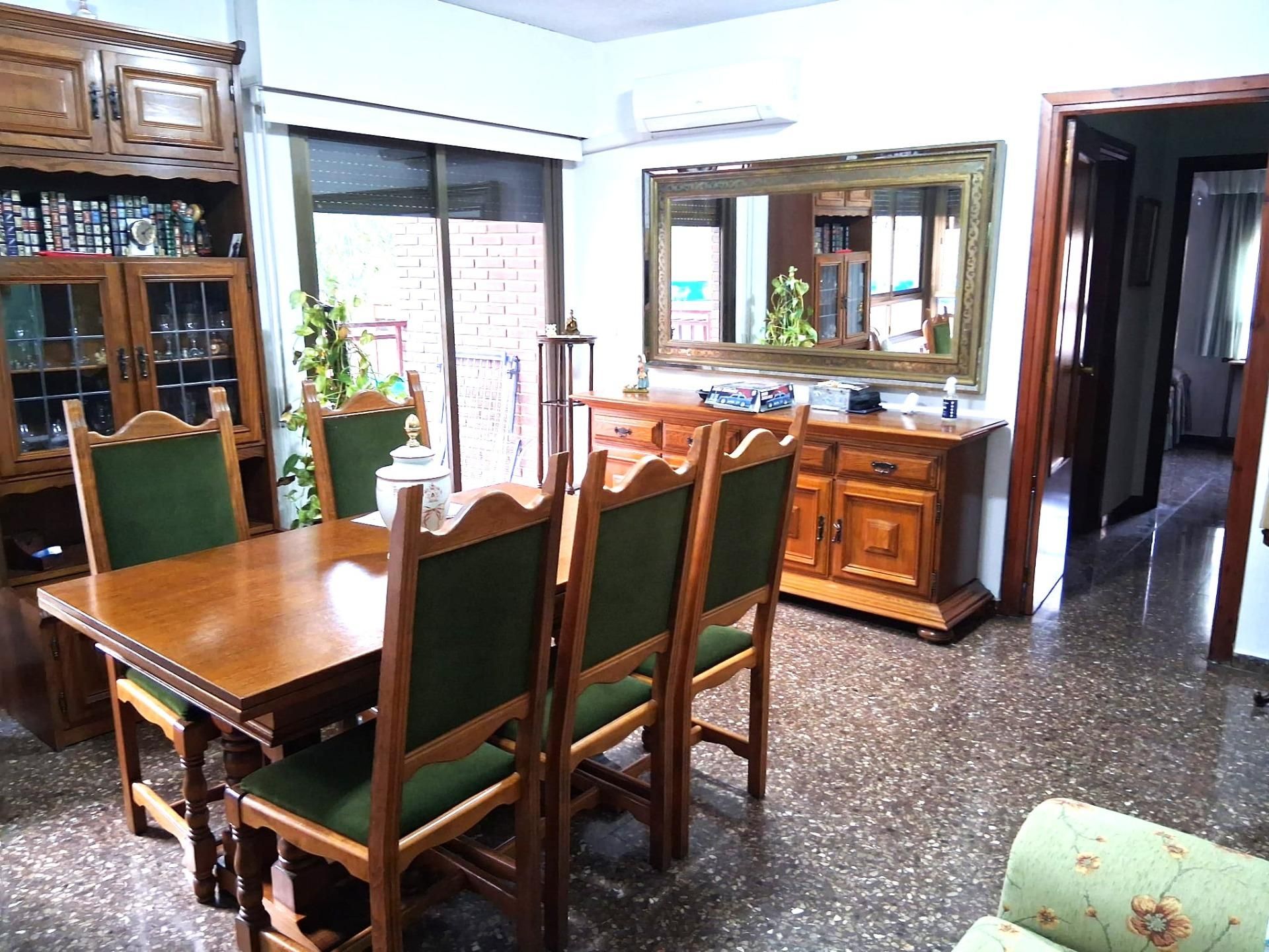 Menjador de Pis en venda en  Albacete Capital amb Aire condicionat, Calefacció i Jardí privat