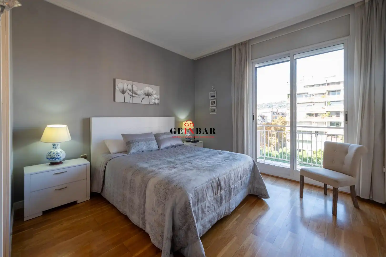 Schlafzimmer von Wohnung zum Verkauf in Barcelona mit Klimaanlage, Heizung und Privatgarten
