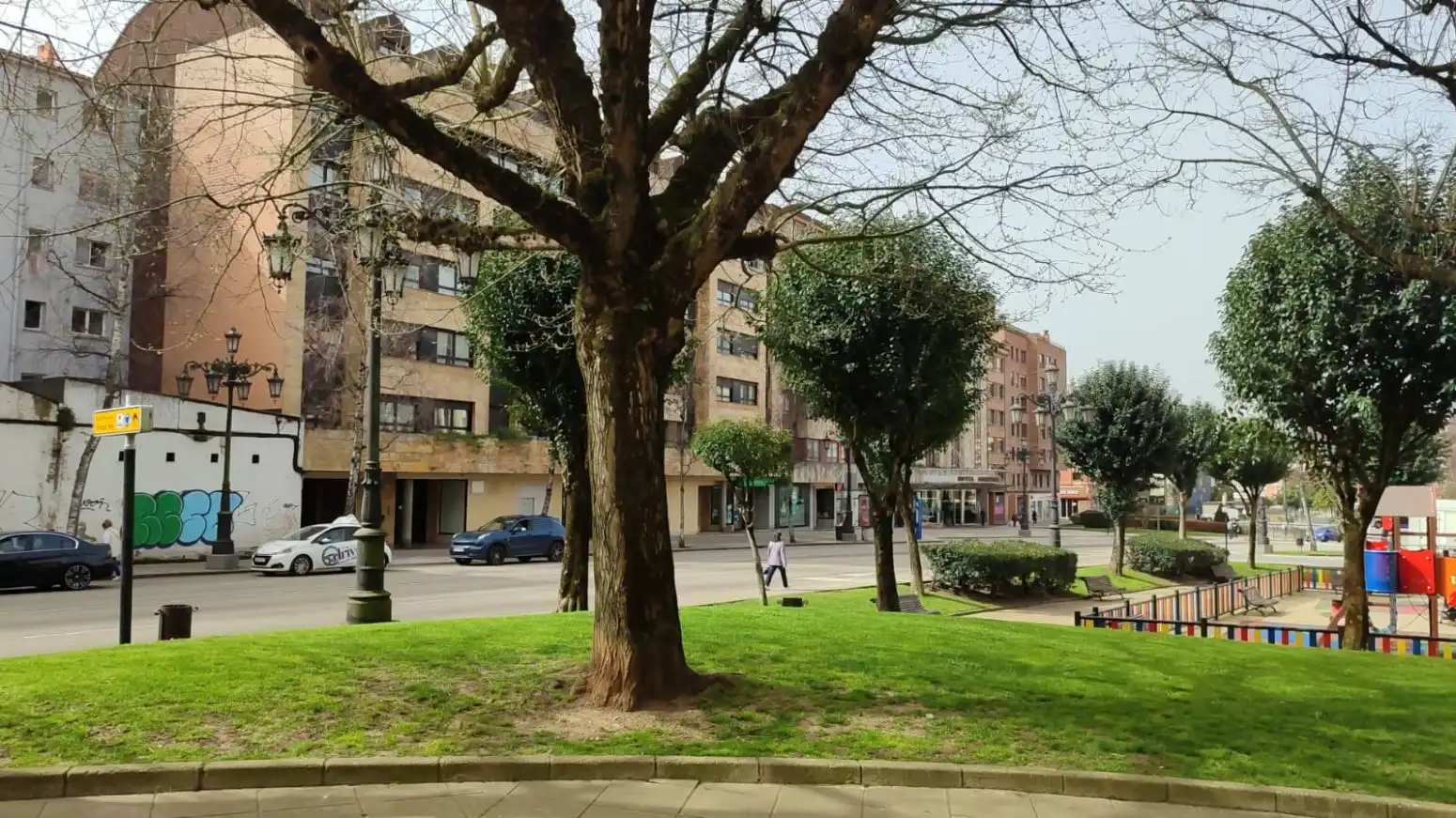 Vista exterior de Pis en venda en Oviedo 