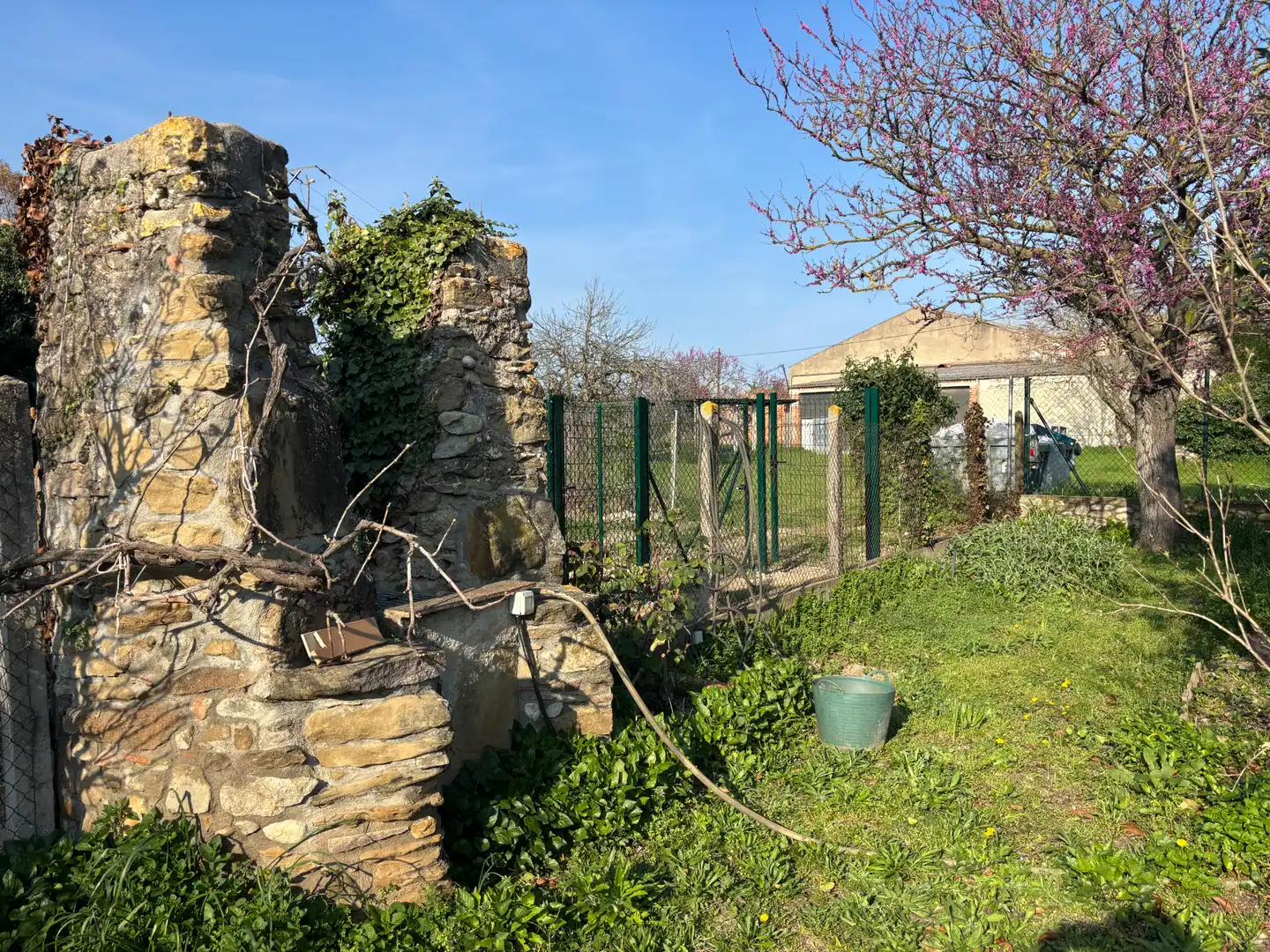 Einfamilien-Reihenhaus zum Verkauf in Flaçà mit Klimaanlage, Heizung und Privatgarten