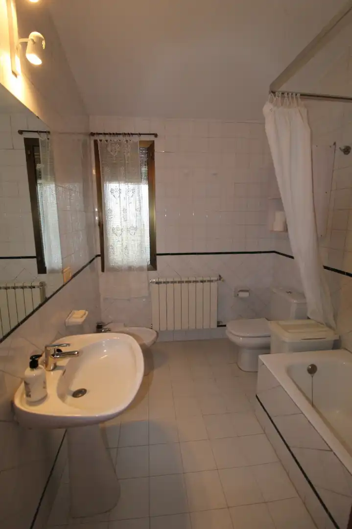 Bathroom of Houses for sale in Úbeda  with Heating, Private garden and Swimming Pool