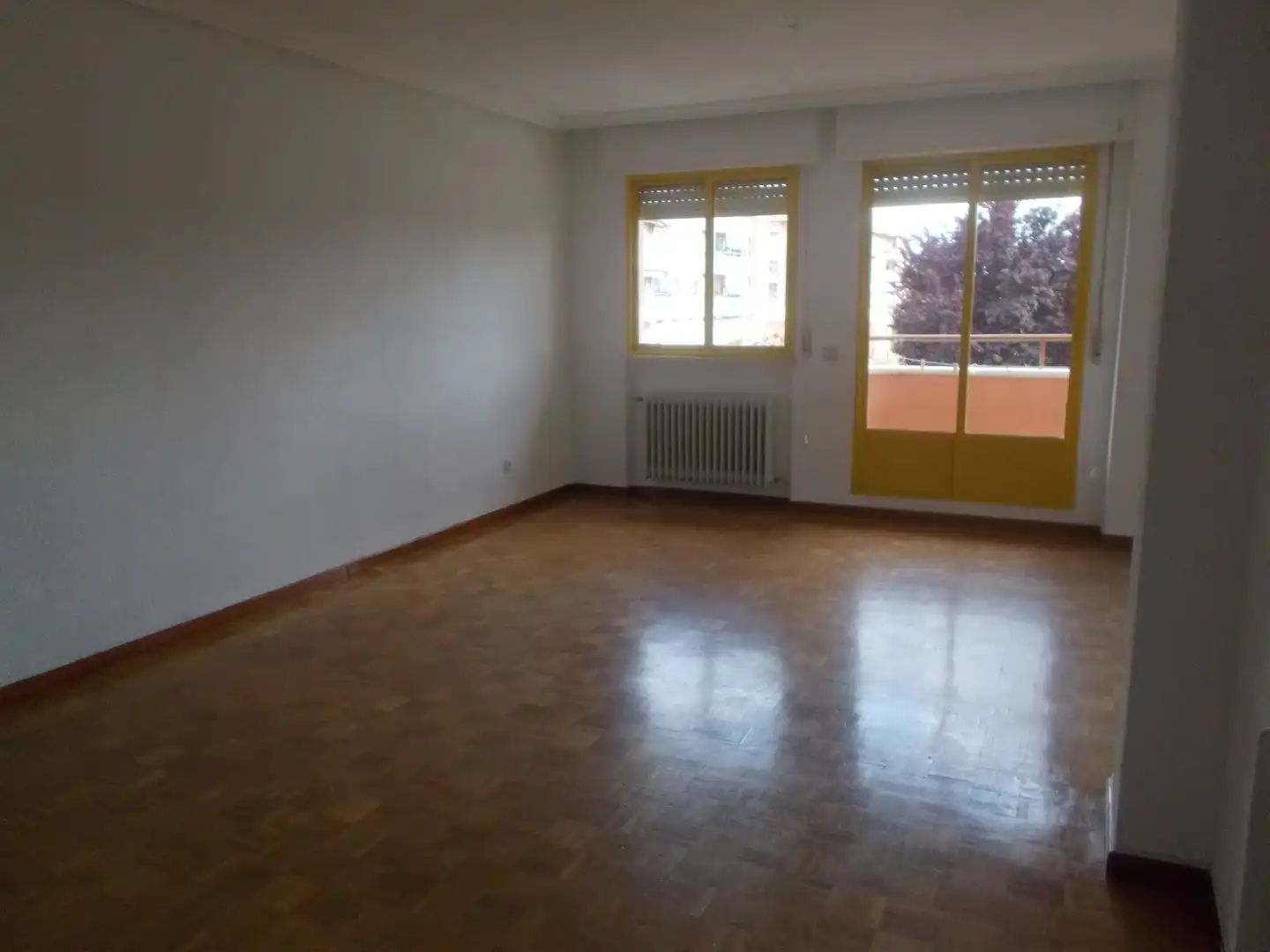 Living room of Flat for sale in Santa Marta de Tormes  with Air Conditioner, Heating and Parquet flooring