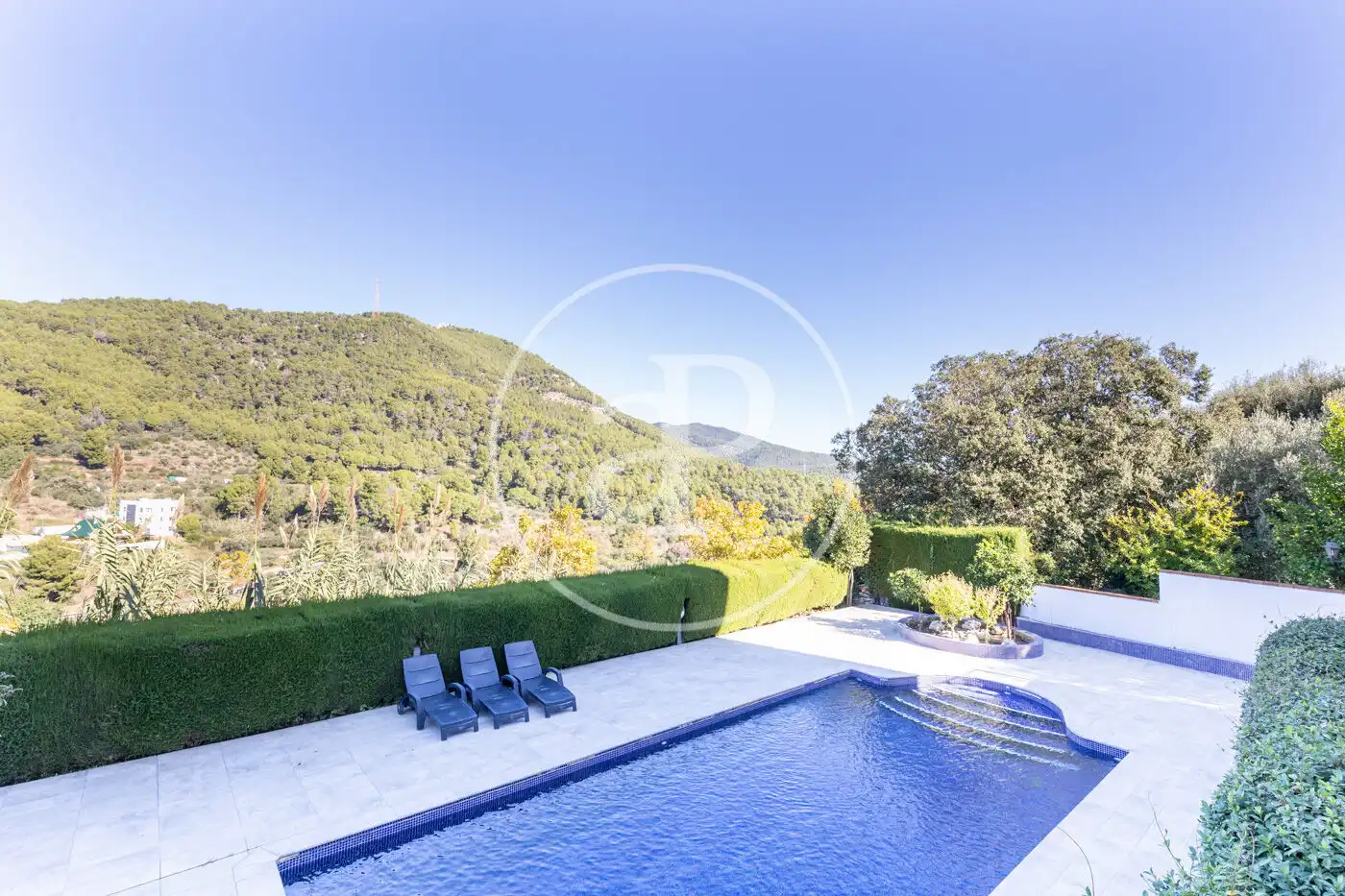Vista exterior de Casa o xalet en venda en Castellar del Vallès amb Aire condicionat, Calefacció i Jardí privat