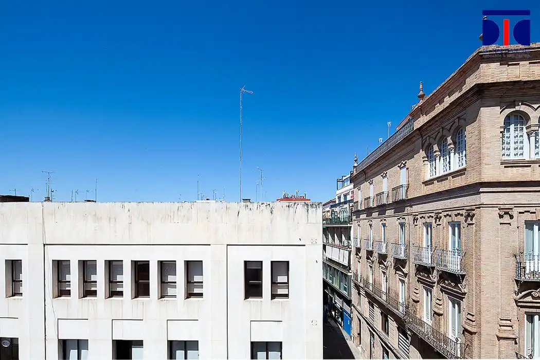 Vista exterior de Oficina en venda en Sevilla amb Aire condicionat, Terrassa i Traster