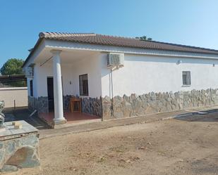 Vista exterior de Finca rústica de lloguer en Almodóvar del Río amb Aire condicionat