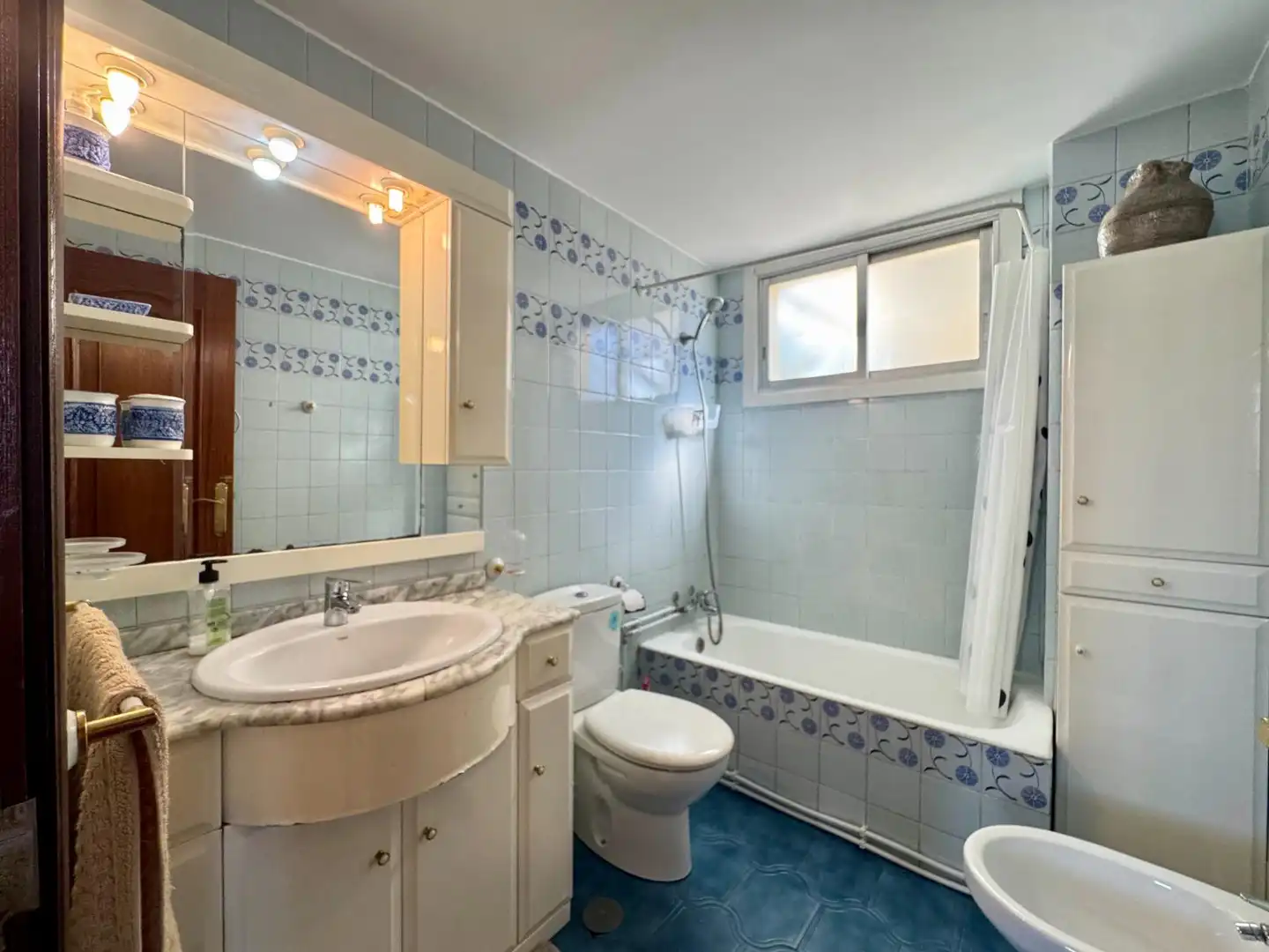 Baño de Piso en venta en Vigo  con Calefacción y Trastero