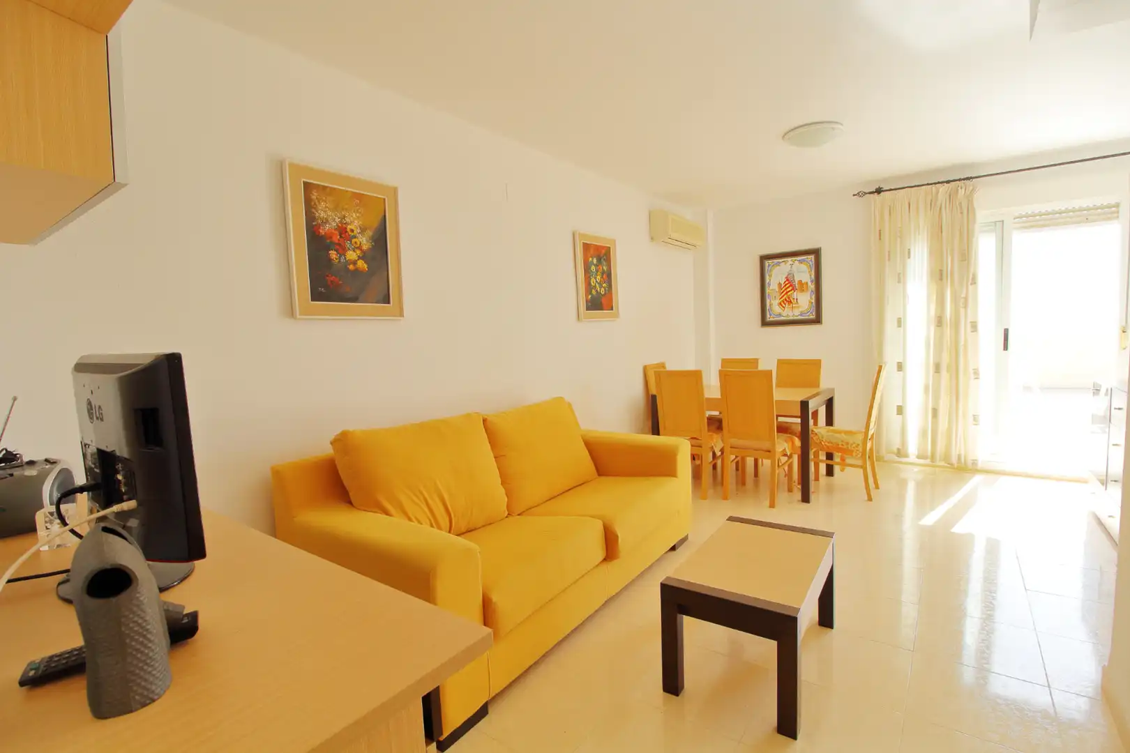 Sala d'estar de Apartament en venda en Oropesa del Mar / Orpesa amb Terrassa, Piscina i Moblat