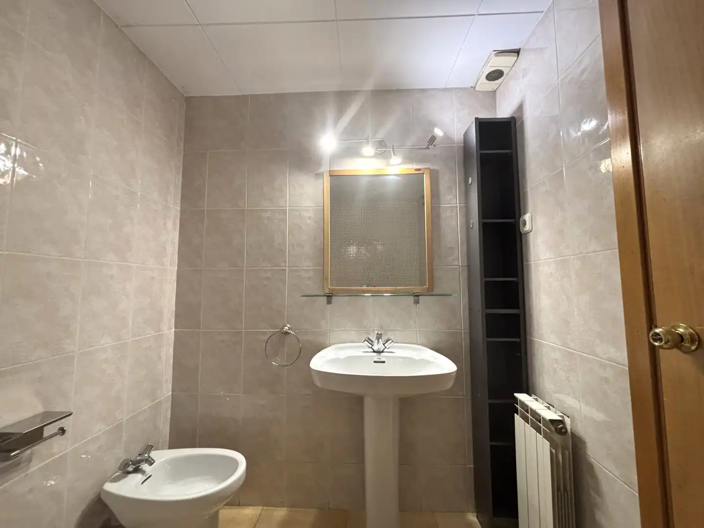 Bathroom of Ground floor for sale in Girona  with Air Conditioner, Heating and Parquet flooring