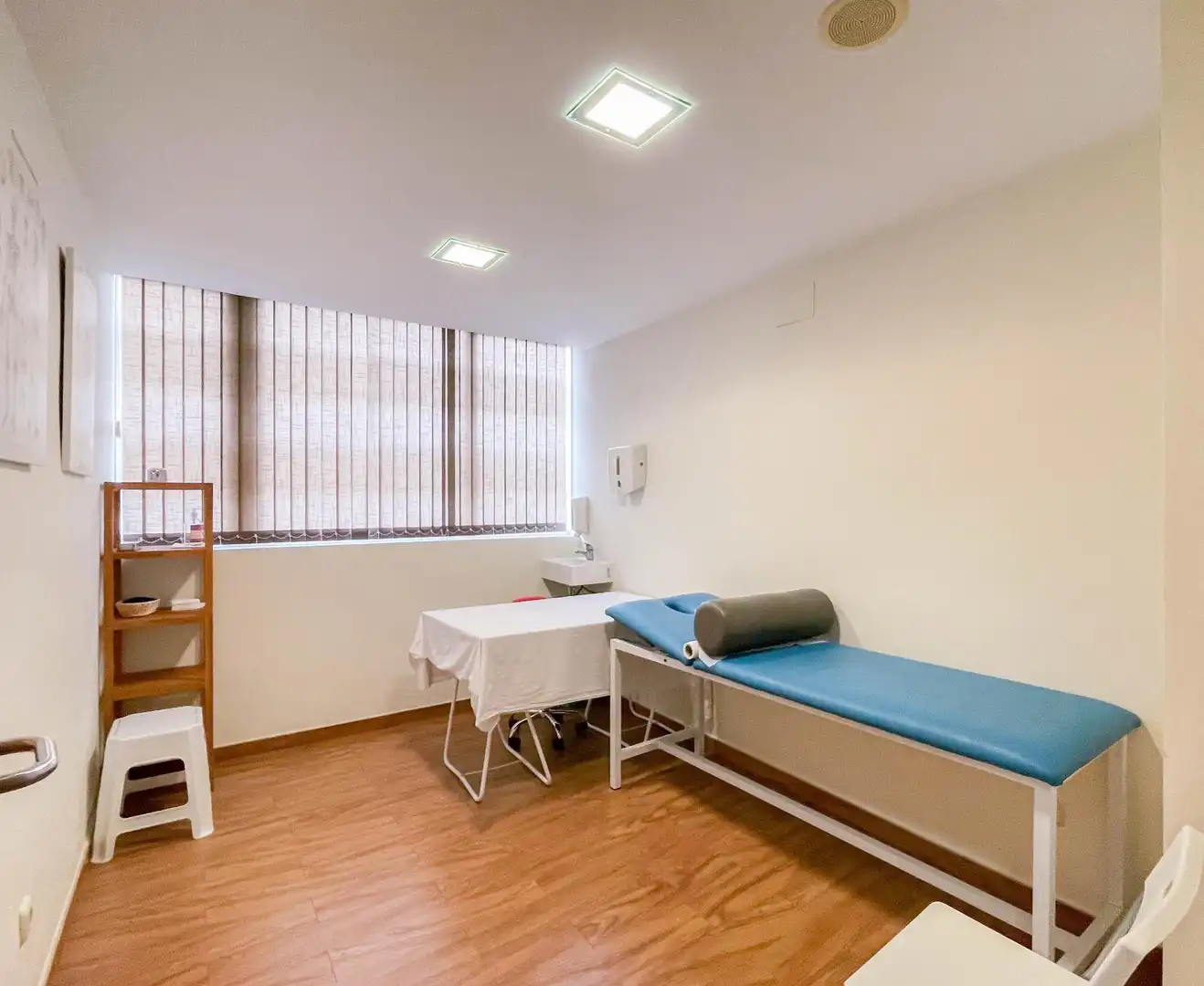 Habitación de Local de alquiler en Oliva con Aire acondicionado y Amueblado