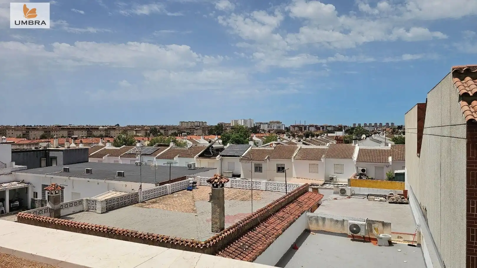 Vista exterior de Casa o xalet en venda en Jerez de la Frontera amb Aire condicionat, Calefacció i Terrassa