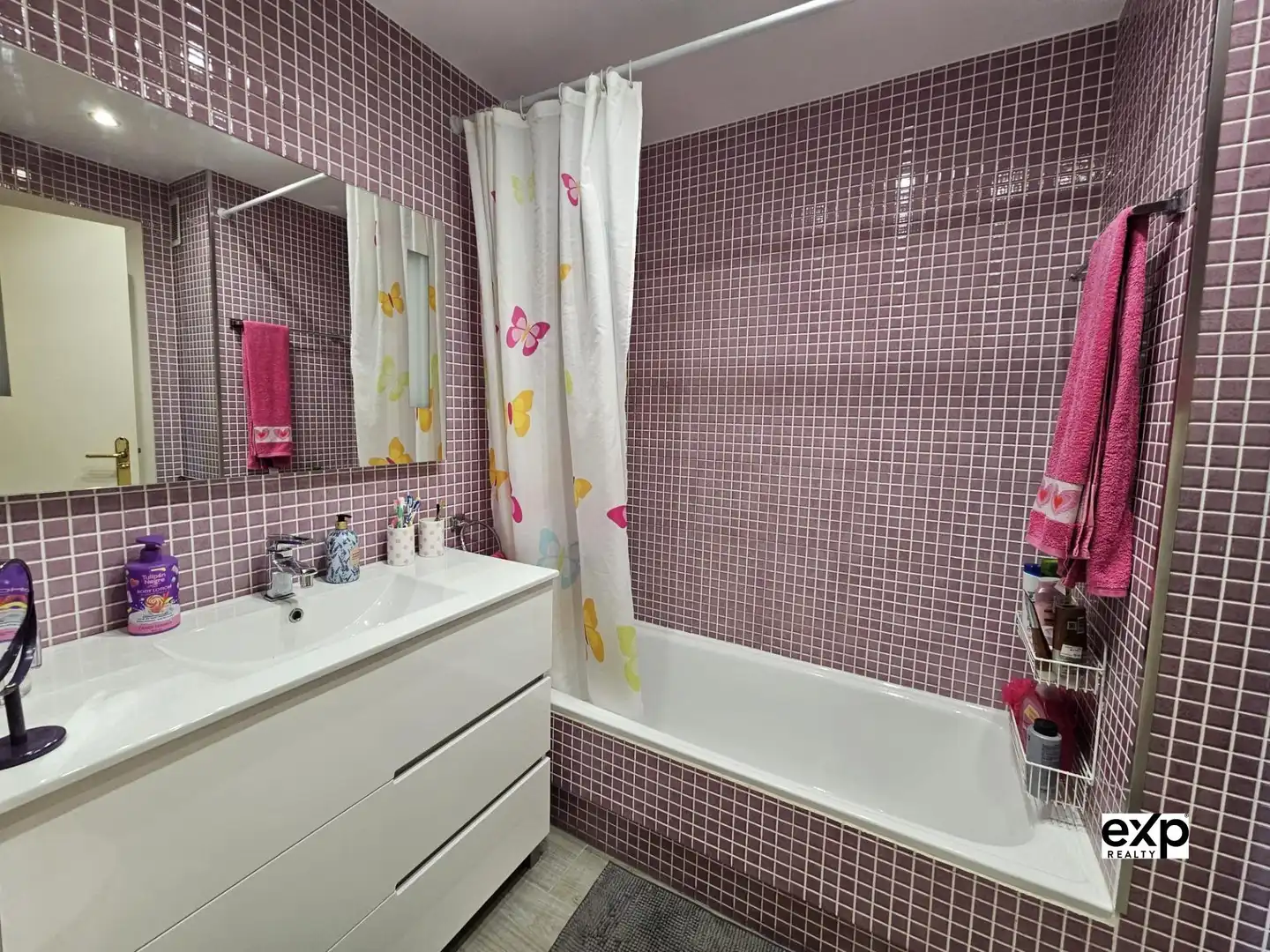 Bathroom of Flat for sale in Fuengirola  with Air Conditioner, Swimming Pool and Furnished