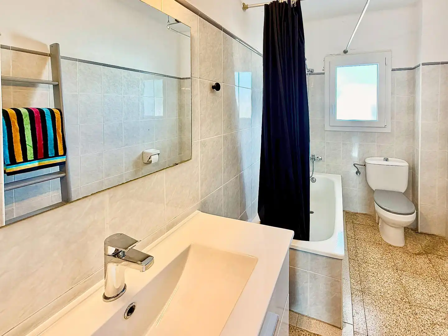 Baño de Piso en venta en L'Escala con Aire acondicionado, Calefacción y Terraza