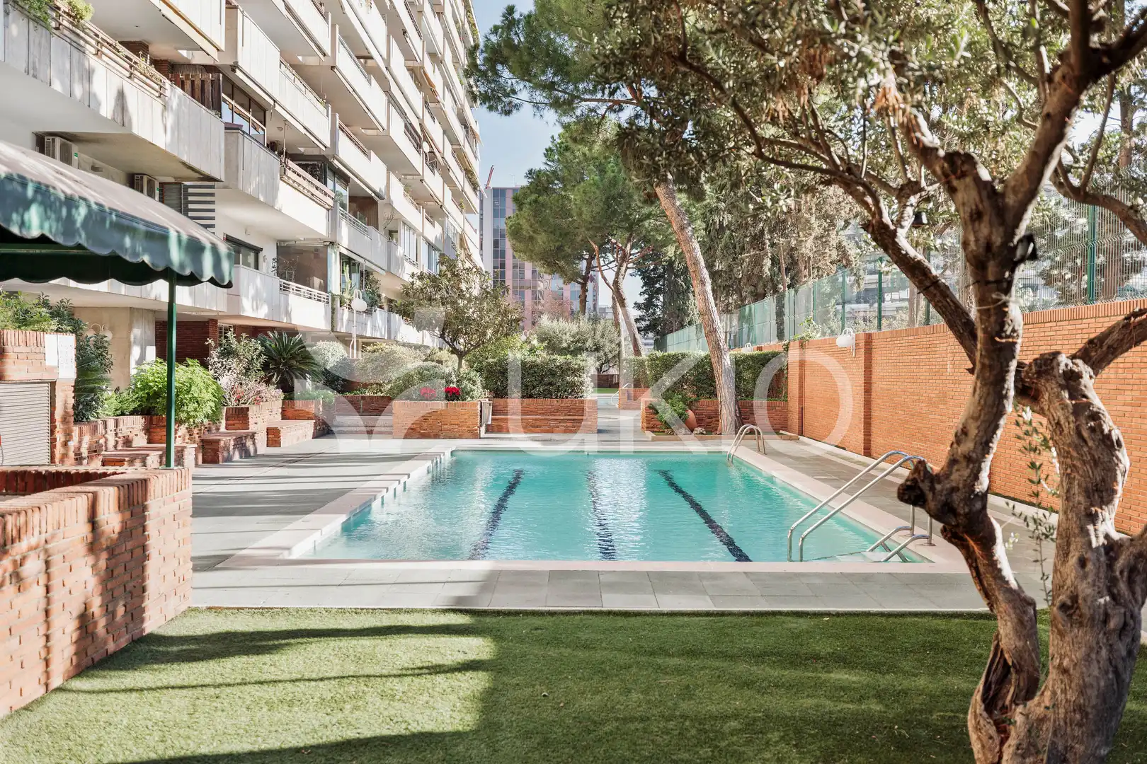 Swimming pool of Apartments for rent in Barcelona  with Air Conditioner, Heating and Terrace