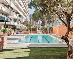 Piscina de Apartament de lloguer en  Barcelona Capital amb Aire condicionat i Terrassa