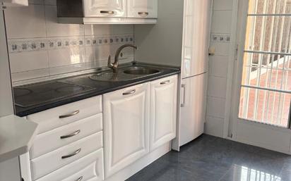 Cuina de Casa o xalet en venda en Parla amb Calefacció, Terrassa i Traster