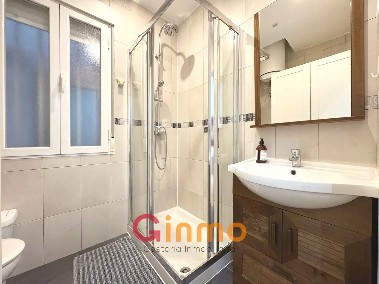 Bathroom of Flat for rent in Madrid  with Air Conditioner, Heating and Parquet flooring