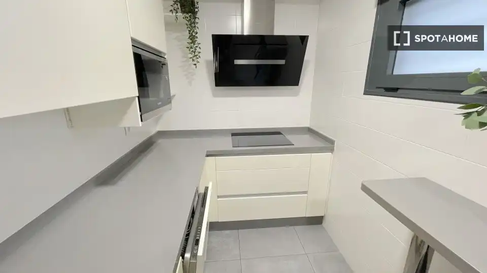 Kitchen of Flat for rent in Sevilla  with Air Conditioner, Heating and Furnished