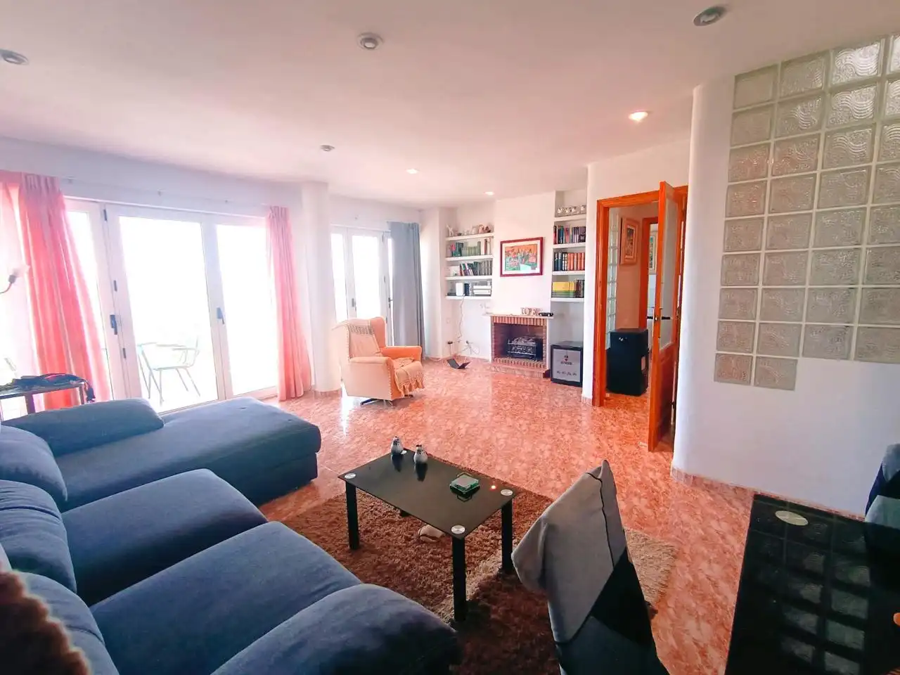 Sala d'estar de Casa o xalet en venda en Oliva amb Aire condicionat, Jardí privat i Terrassa