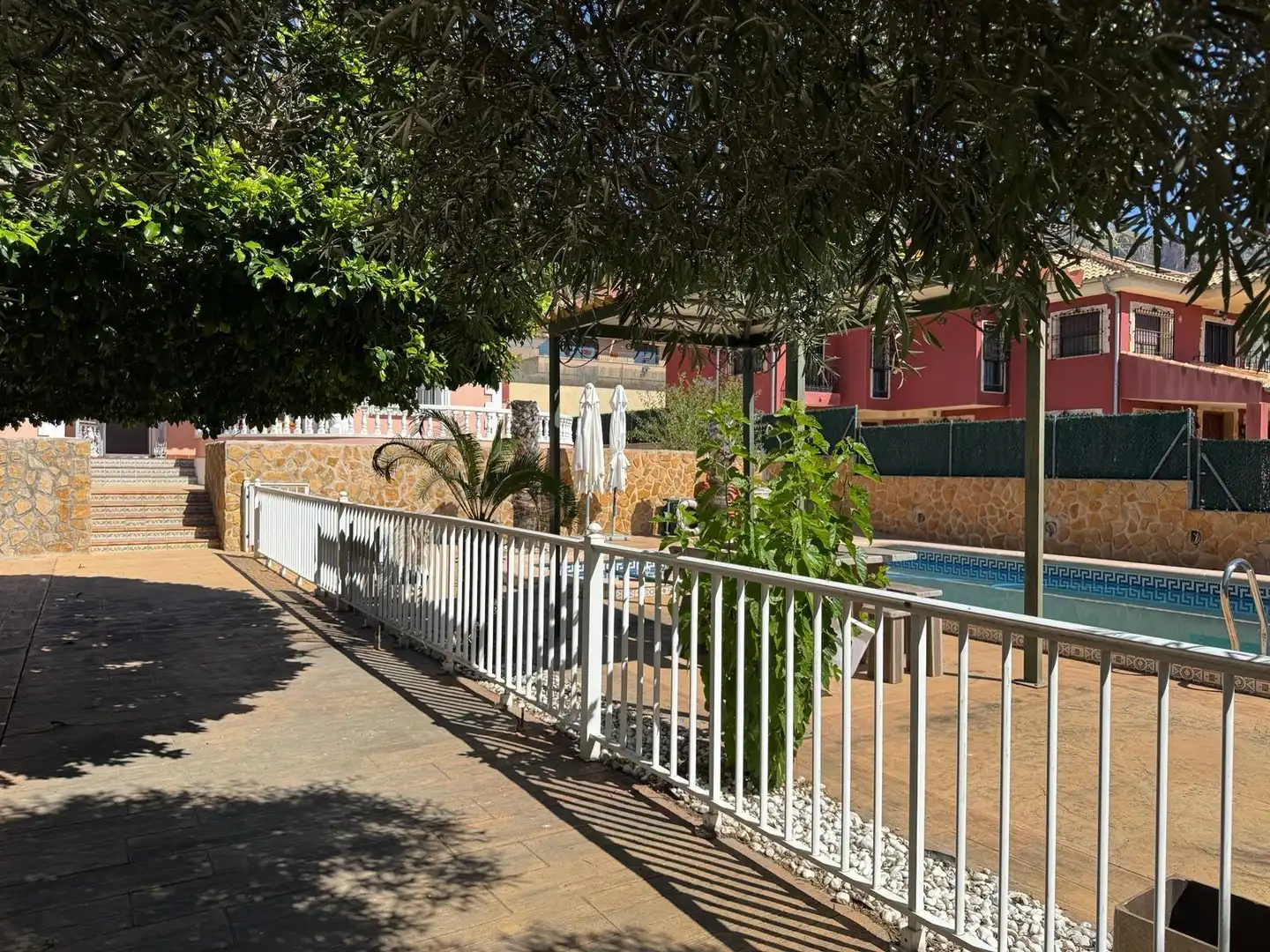 Vista exterior de Casa o xalet en venda en Orihuela amb Aire condicionat, Jardí privat i Traster