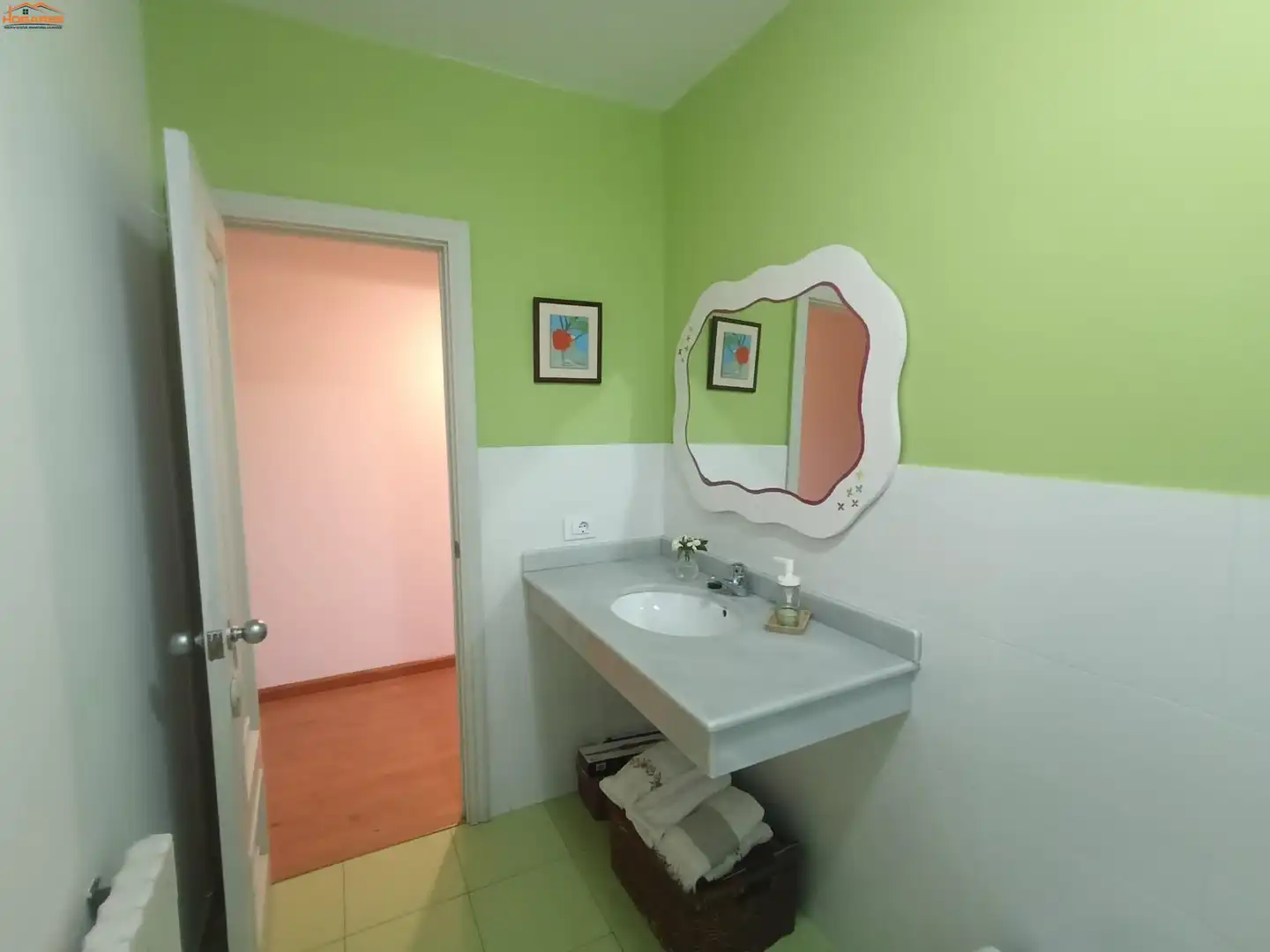 Baño de Piso en venta en Tomiño con Calefacción, Terraza y Balcón