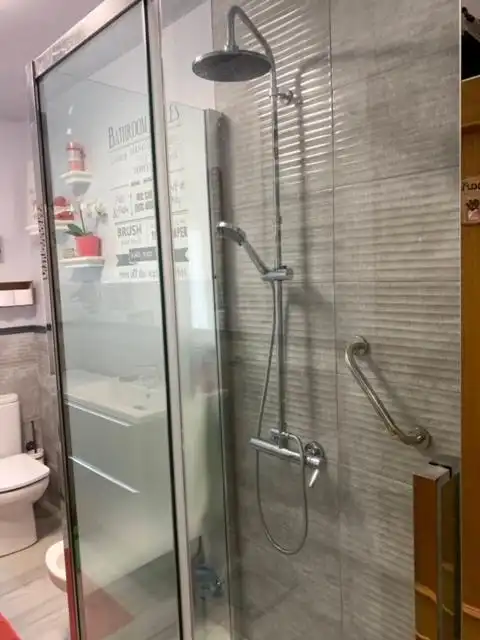 Badezimmer von Wohnung zur Miete in León Capital  mit Terrasse und Möbliert