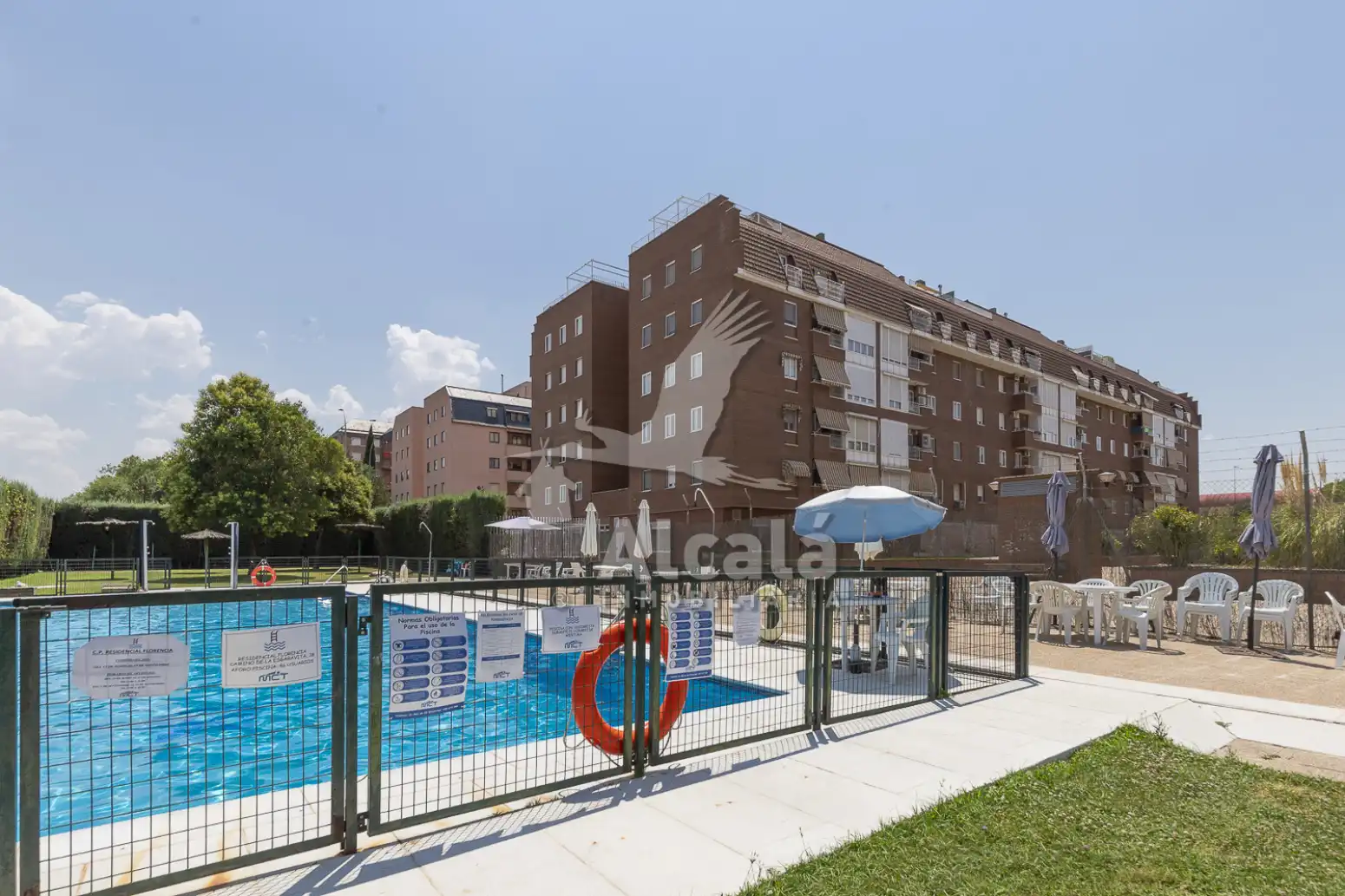 Swimming pool of Flat for sale in Alcalá de Henares  with Air Conditioner, Heating and Private garden