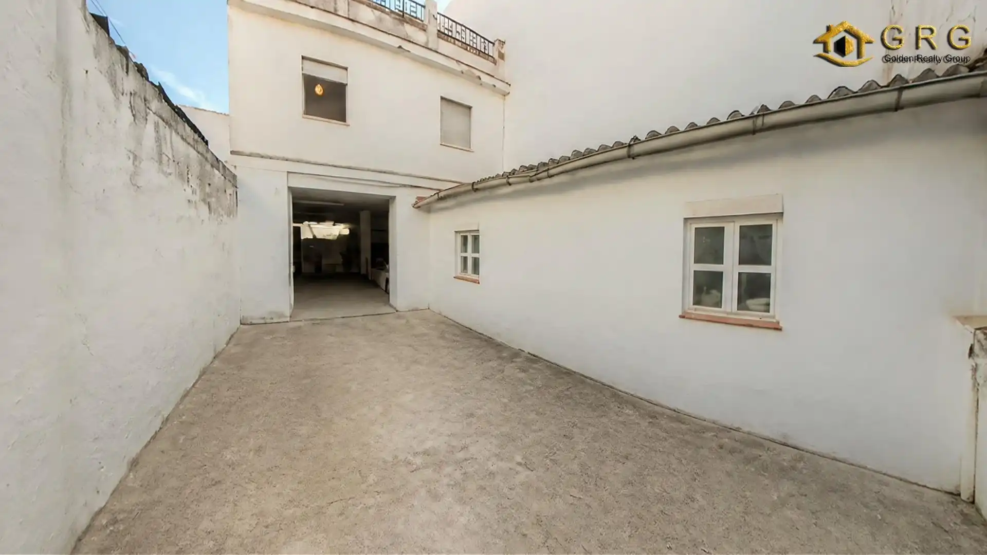 Vista exterior de Casa adosada en venta en Sanlúcar la Mayor con Aire acondicionado, Calefacción y Terraza