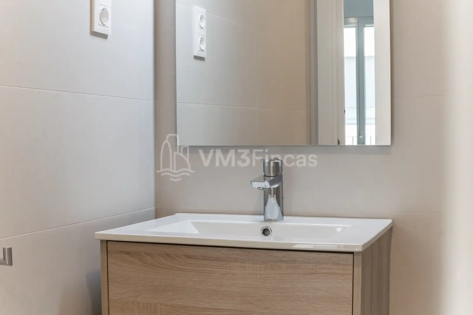 Baño de Ático de alquiler en Santa Coloma de Gramenet con Aire acondicionado, Calefacción y Terraza