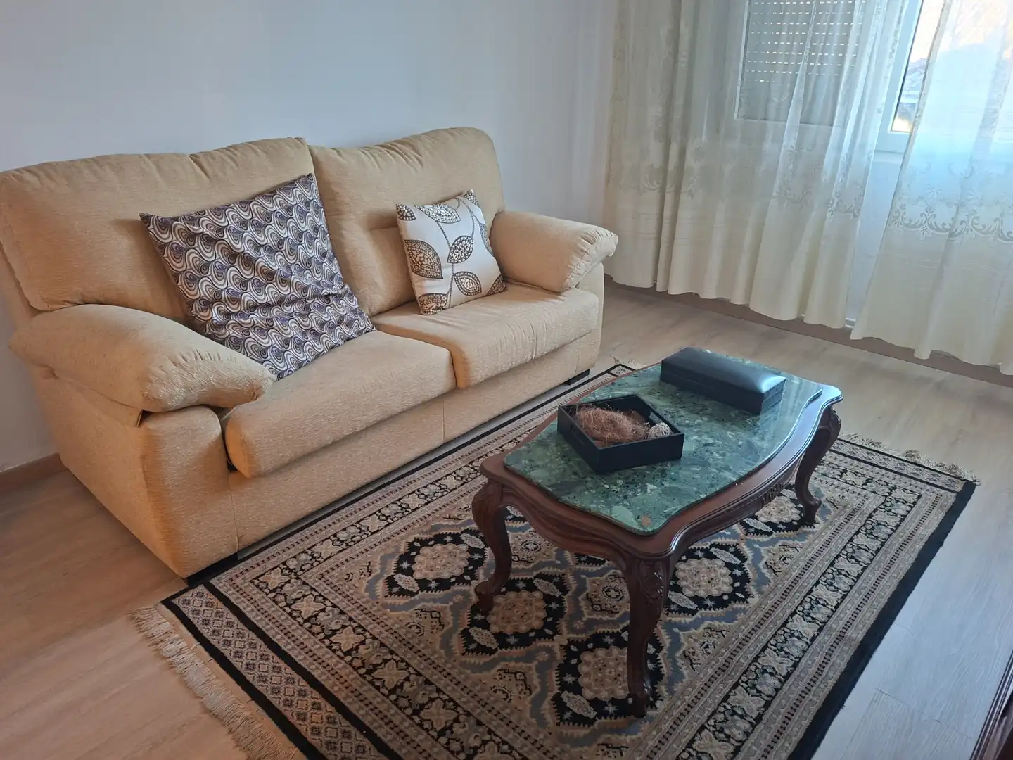 Sala de estar de Piso en venta en Pravia con Calefacción, Trastero y Amueblado