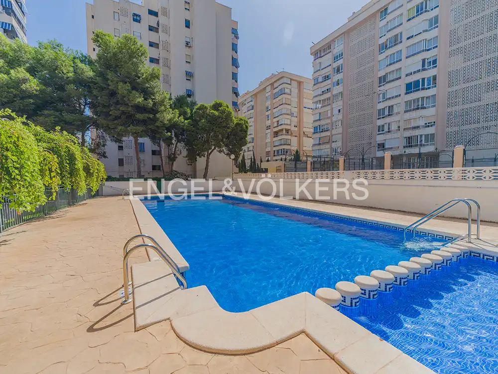 Piscina de Pis en venda en Alicante / Alacant amb Aire condicionat, Calefacció i Terrassa