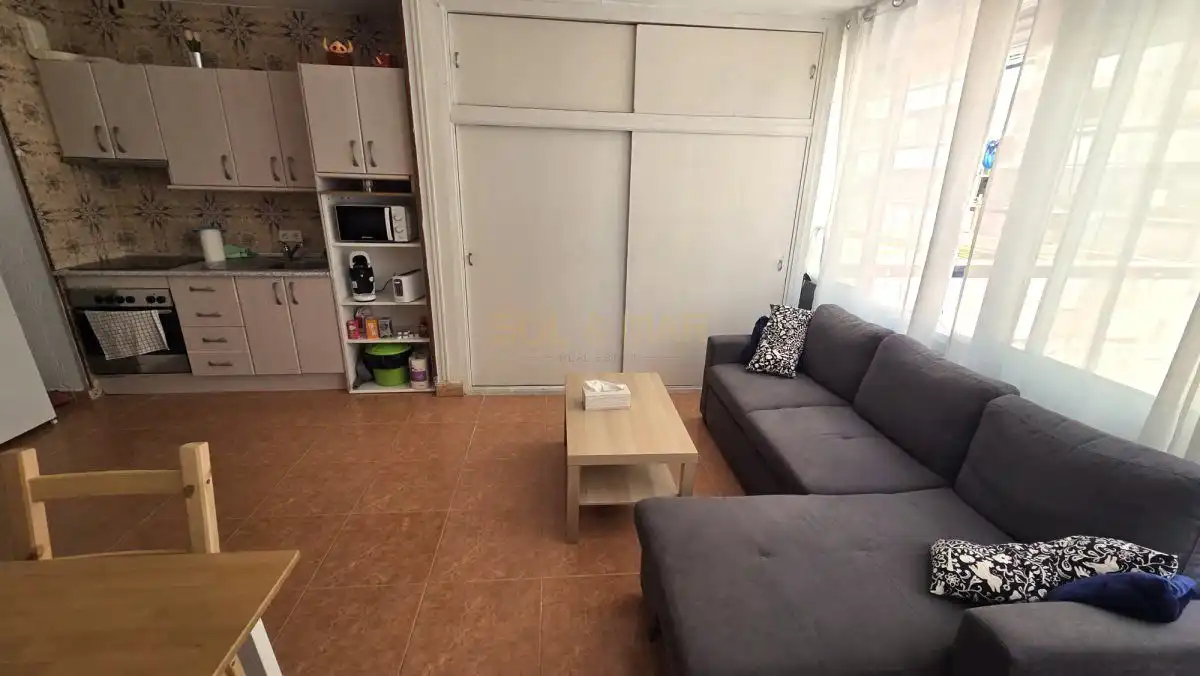 Sala d'estar de Apartament en venda en Torremolinos amb Aire condicionat, Calefacció i Moblat