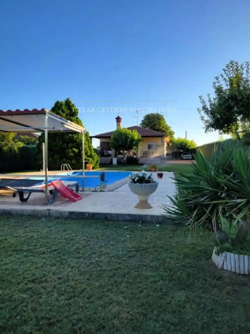 Jardí de Casa o xalet en venda en Castellanos de Villiquera amb Calefacció i Piscina