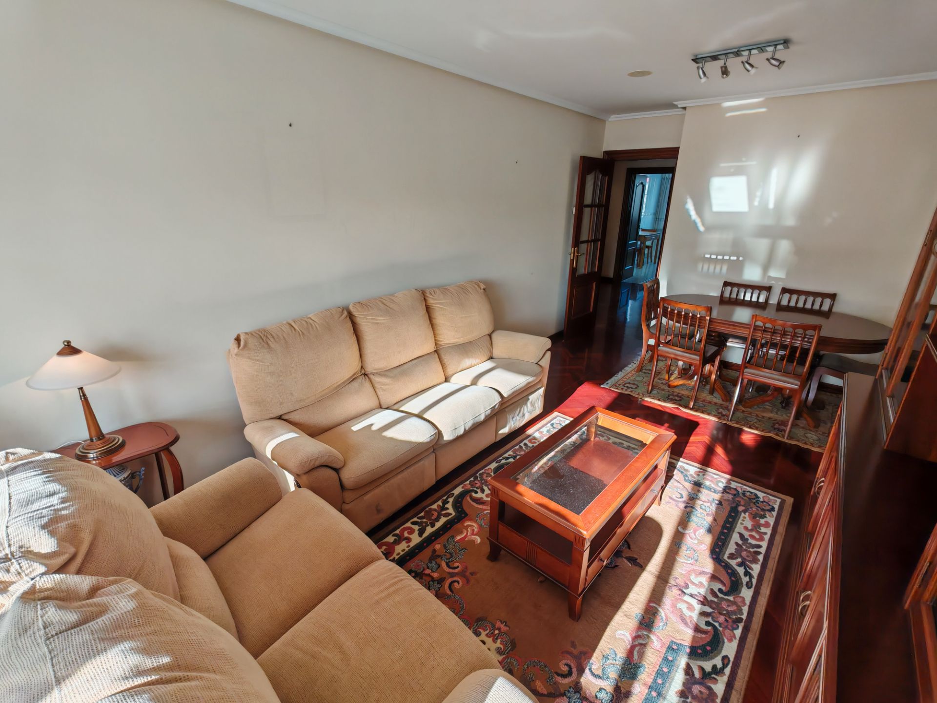 Sala de estar de Piso de alquiler en A Coruña Capital  con Calefacción, Parquet y Amueblado