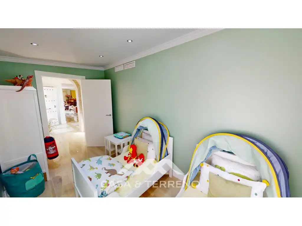Dormitori de Casa o xalet en venda en Vélez-Málaga amb Piscina, Moblat i TV