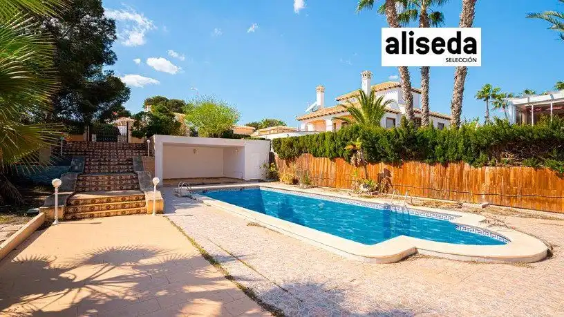 Chalet con terraza en venta en Orihuela Costa