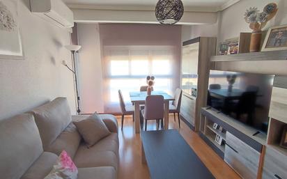 Living room of Flat for sale in Medina del Campo  with Air Conditioner, Terrace and Balcony